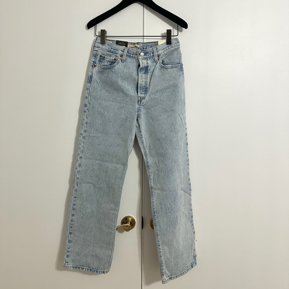Levi’s Ribcage Straight Ankle Jeans